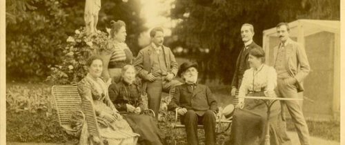 Giuseppe Verdi poserer med familien.
