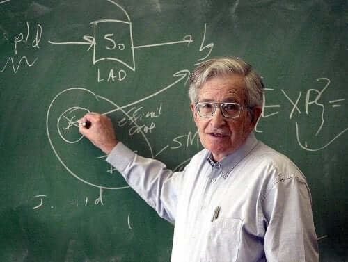 Noam Chomsky er en kjent teoretiker innen pedagogisk psykologi.