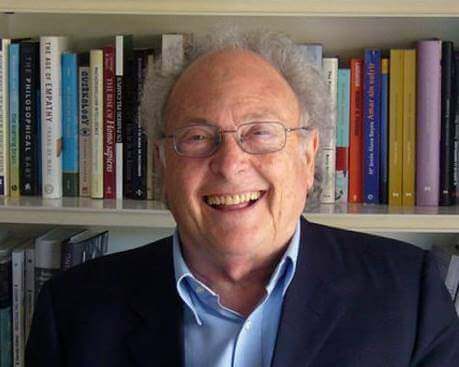 En eldre, men fortsatt smilende Eduard Punset