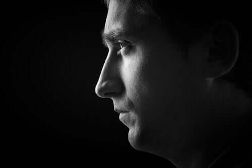 Profil av mann