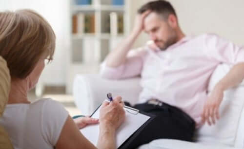 Terapeut bruker skjematerapimodellen til Jeffrey Young