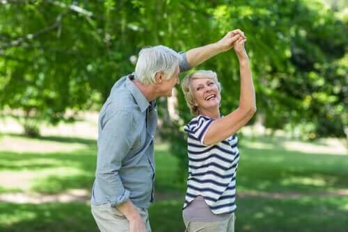 Et eldre par danser.