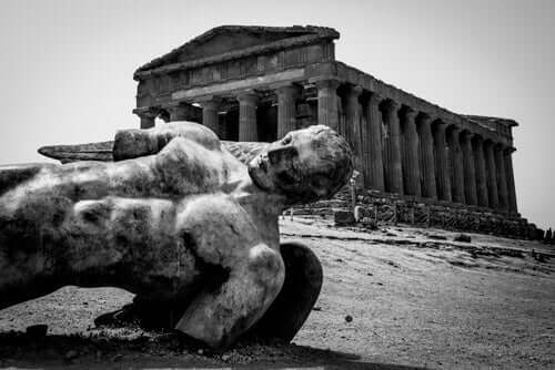 I følge gresk mytologi er Daidalos faren til Ikaros.