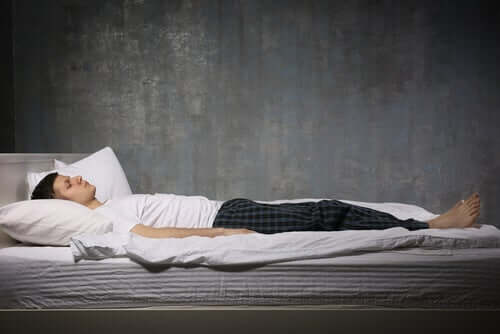 Søvnparalyse lammer musklene dine, mens du samtidig kan se og føle ting rundt deg.