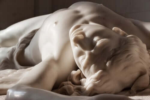 Skulptur i marmor.