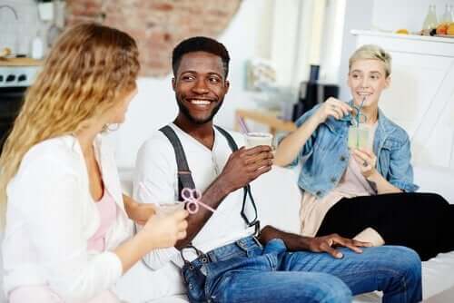 Venner snakker sammen