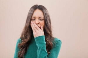 Gjesping kjøler ned hjernen og gjør deg oppmerksom