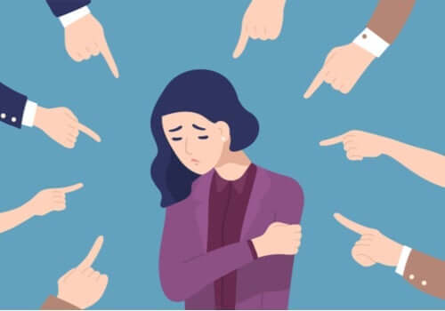 Kvinne som får kritikk.