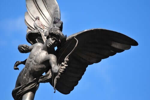 Statue av Amor