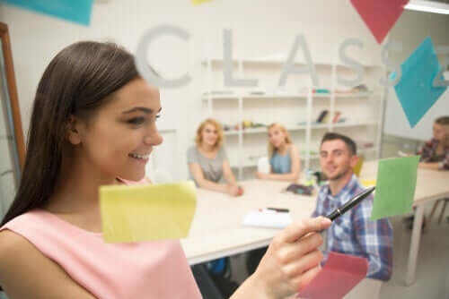 Tenåringer på skolen