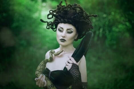 Myten om Medusa og Persevs kan tolkes på ulike måter.