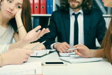 Ikke la negative holdninger gjøre jobben din vanskeligere.