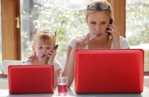 Hvorfor etterligner barn voksne?