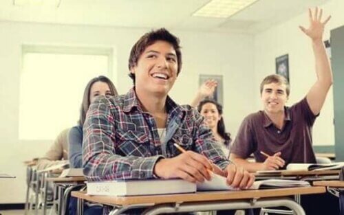 Lærere kan motivere elevene til å lære gjennom både evaluering og gradering.