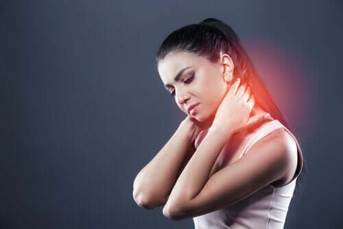 Behandling og symptomer på nakkesleng