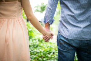 Påvirker tilknytningsstilen i barndommen romantiske forhold?