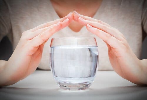 Fem grunner til å begynne å drikke mer vann.