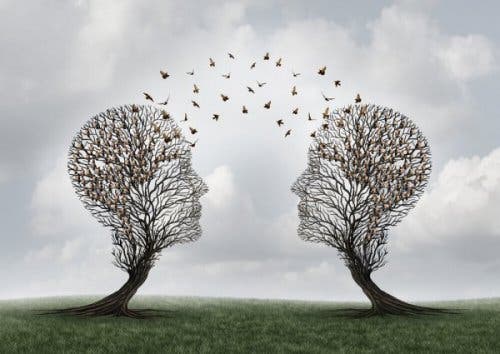 To trær i form av menneskelige hoder som kommuniserer.