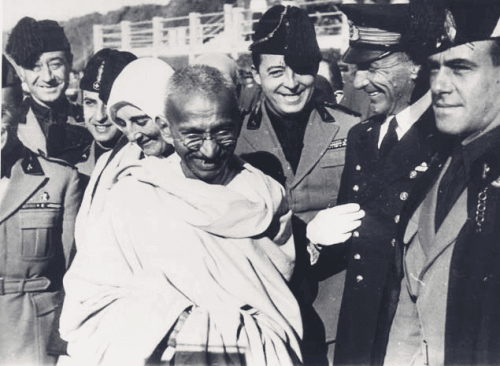 Mahatma Gandhi er forfaren til filosofien om integrert fred i vesten. 