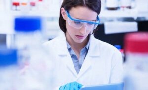 Kvinner og jenter i vitenskapen: En likestilt fremtid