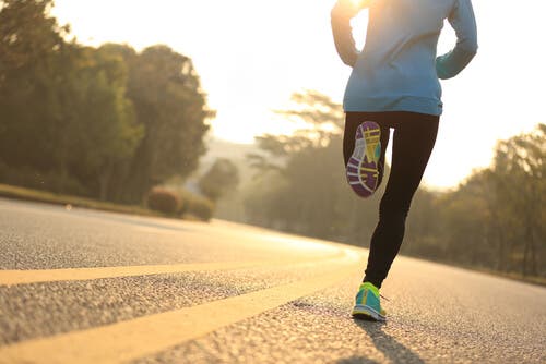 En person som løper.