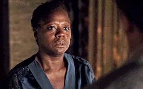 Annalise Keating velger å drikke fremfor å kjenne på sorgen over det hun har tapt.