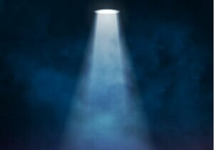 Spotlight-effekten: Hvorfor det virker som at alle ser på deg