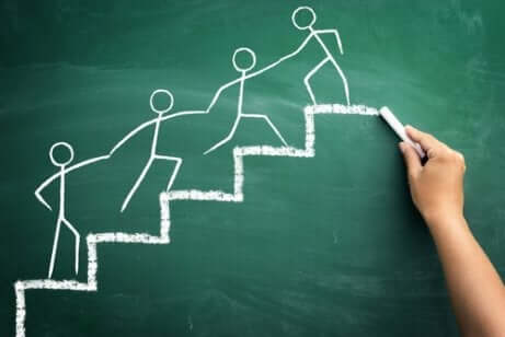 En kritttegning av mennesker som hjelper hverandre.