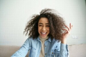 Hvorfor snakker noen med seg selv?