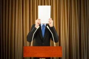 Hvordan takle sceneskrekk og frykten for å feile