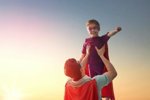 Far og sønn er superhelter.