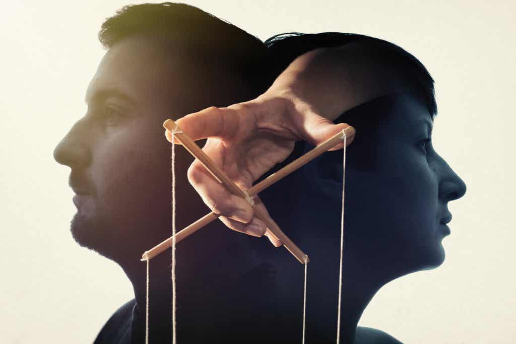 Person som manipulerer sinnet til to for å komme inn i en sekt