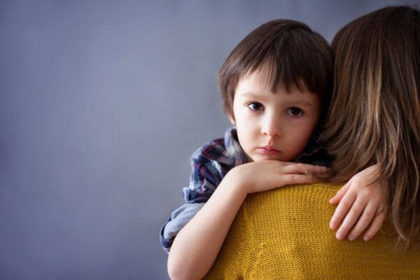 Foreldre som kontrollerer barna sine følelsesmessig utover barndommen