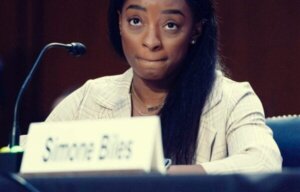 Simone Biles og andre turnere vitner om seksuelle overgrep