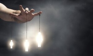 To former for kontroll: hard og myk makt