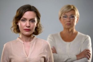 Fem effekter av å kutte kontakten med en giftig mor