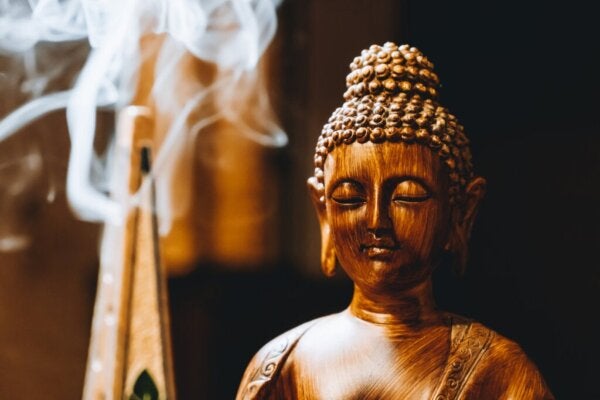 80 av de beste buddhistiske sitatene for å finne ro og indre fred