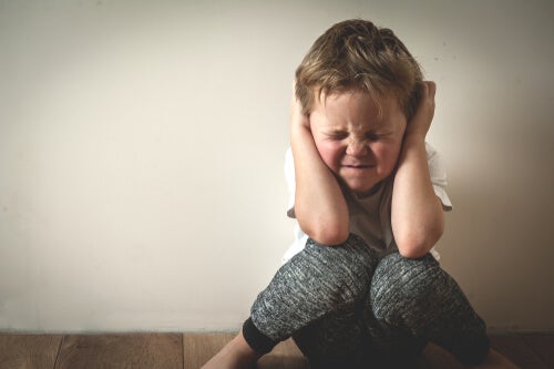 Voldelige foreldre forårsaker langsiktige negative effekter på barna sine
