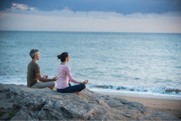 Meditasjon hjelper deg med å forbedre forholdet ditt til andre