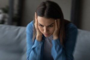 Absensanfall hos voksne: symptomer og konsekvenser