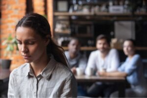 Stemplingsteori: Stigmatiserende merkelapper