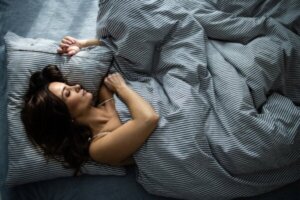Å ta melatonin for å hjelpe deg med å sove: Hva du bør vite