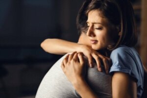 De emosjonelle sårene i barndommen påvirker ditt valg av partner