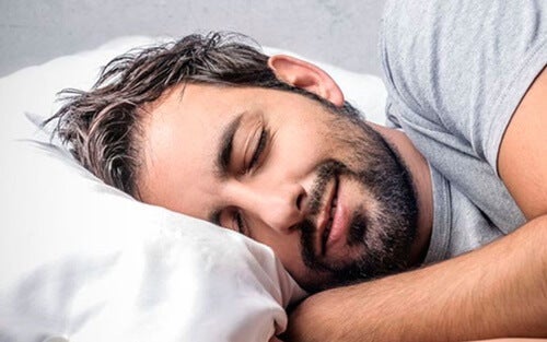 Forskjellene mellom REM-søvn og dyp søvn