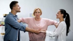 Din partners familie aksepterer deg ikke: Hva kan du gjøre?