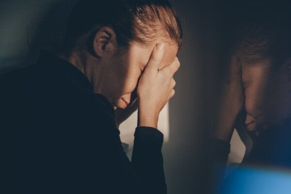 Hvordan posttraumatisk stresslidelse (PTSD) påvirker relasjoner