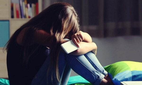 Sosiale medier påvirker jenters mentale helse mer enn gutters