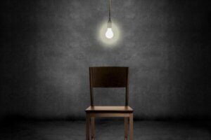 Tom stol-teknikken for å bygge selvmedfølelse