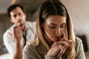 Syv tegn på at du lærte å hemme følelsene dine som barn