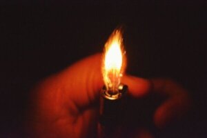 Å inhalere inn lightergass: en farlig trend blant de unge